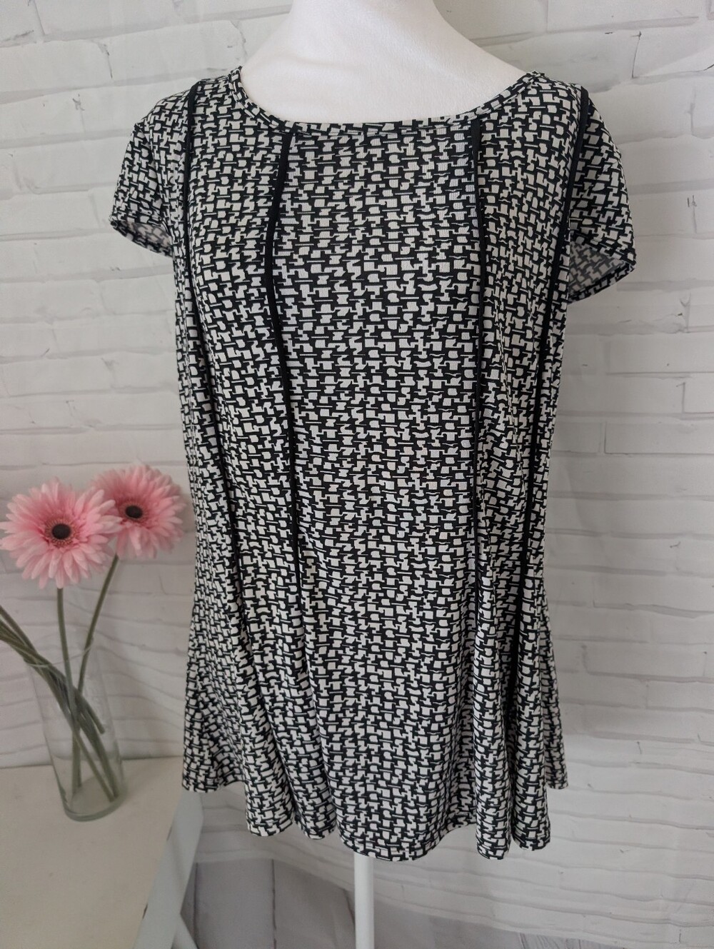 Maria Gabrielle Black & White Geometric Top
